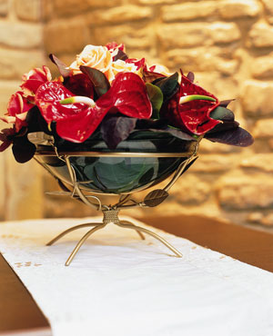 Traditional leaf frame stand with glass bowl